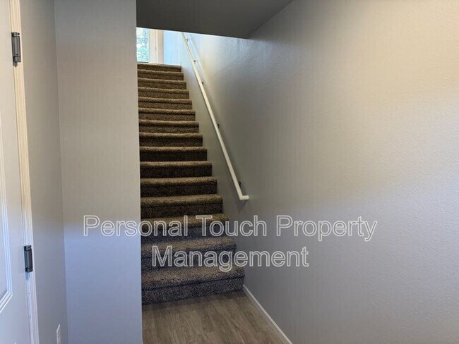 Building Photo - 808 7th Ave S