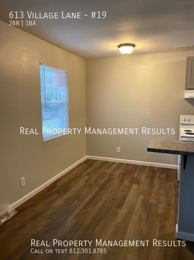 Foto del edificio - 613 Village Ln
