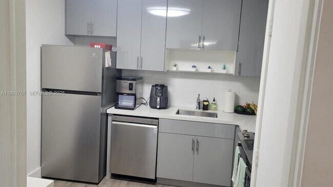 Foto del edificio - 4158 Inverrary Dr