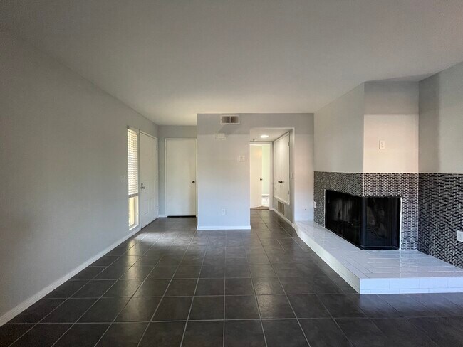 Foto del edificio - 6510 College Grove Dr