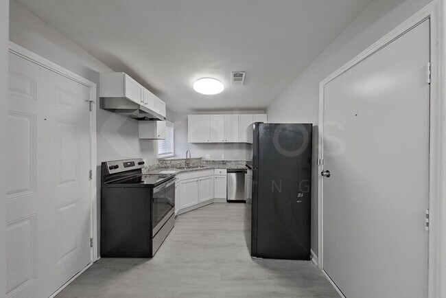Foto del edificio - 230 E Colonial Dr