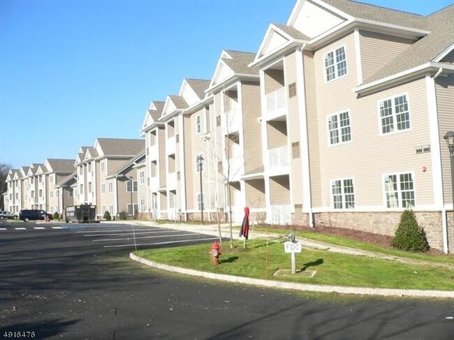 Building Photo - 41 Park Dr