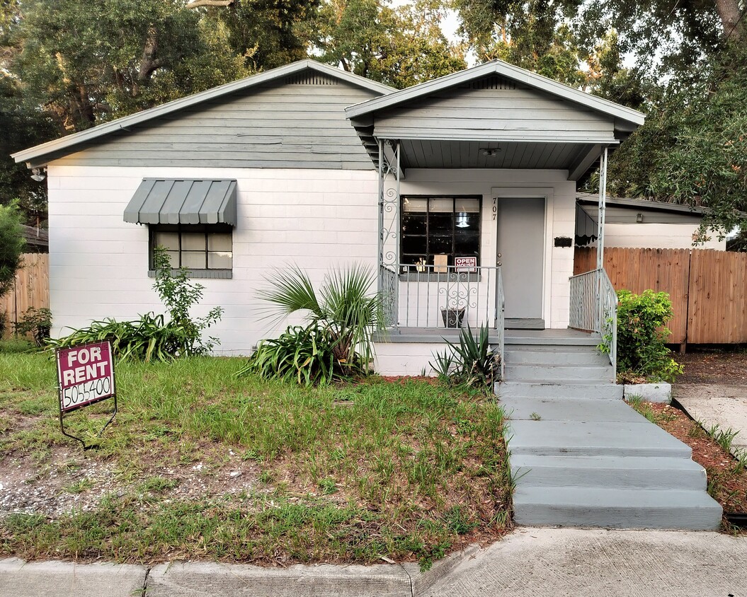 Primary Photo - 707 N Willow Ave