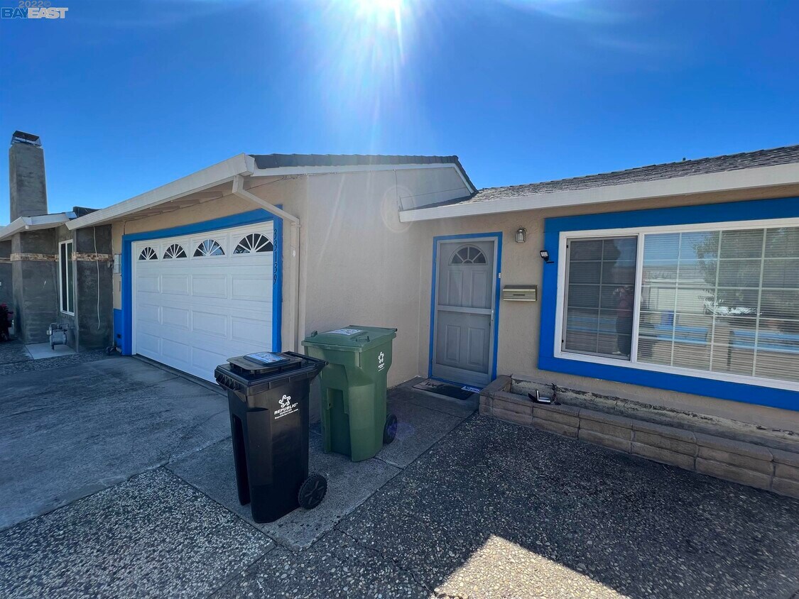 Primary Photo - 33139 Lake Mead Dr