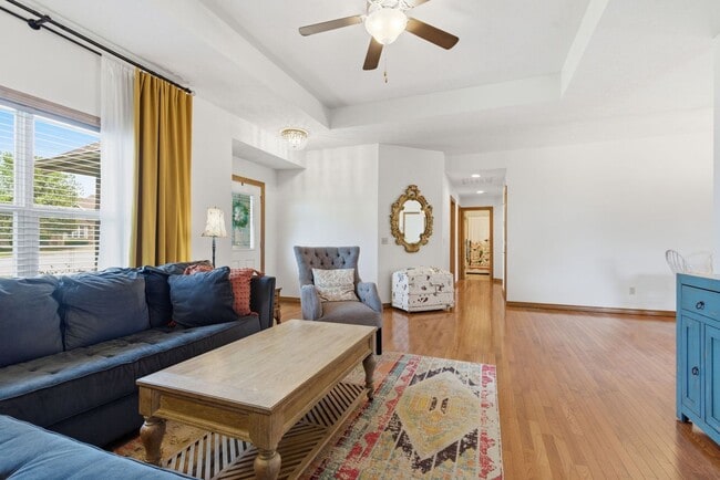 Foto del edificio - 3 Bedroom | 2 Bathroom | 2 Car Garage| Ozark MO | Fireplace | Separate Green House/Office | Fence...