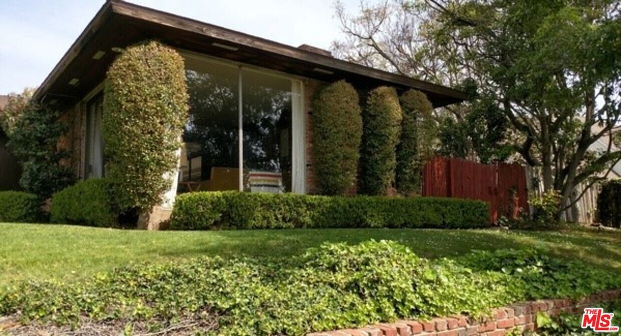Primary Photo - 809 Toulon Dr