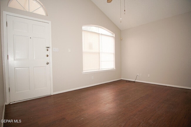 Building Photo - 10957 Chippendale Ave