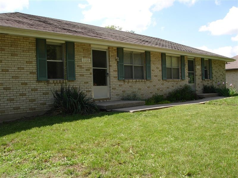 Primary Photo - 2 br, 1 bath Duplex - 7108-10 / Gladstone ...