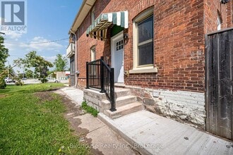 Building Photo - 108 Lindsay St S