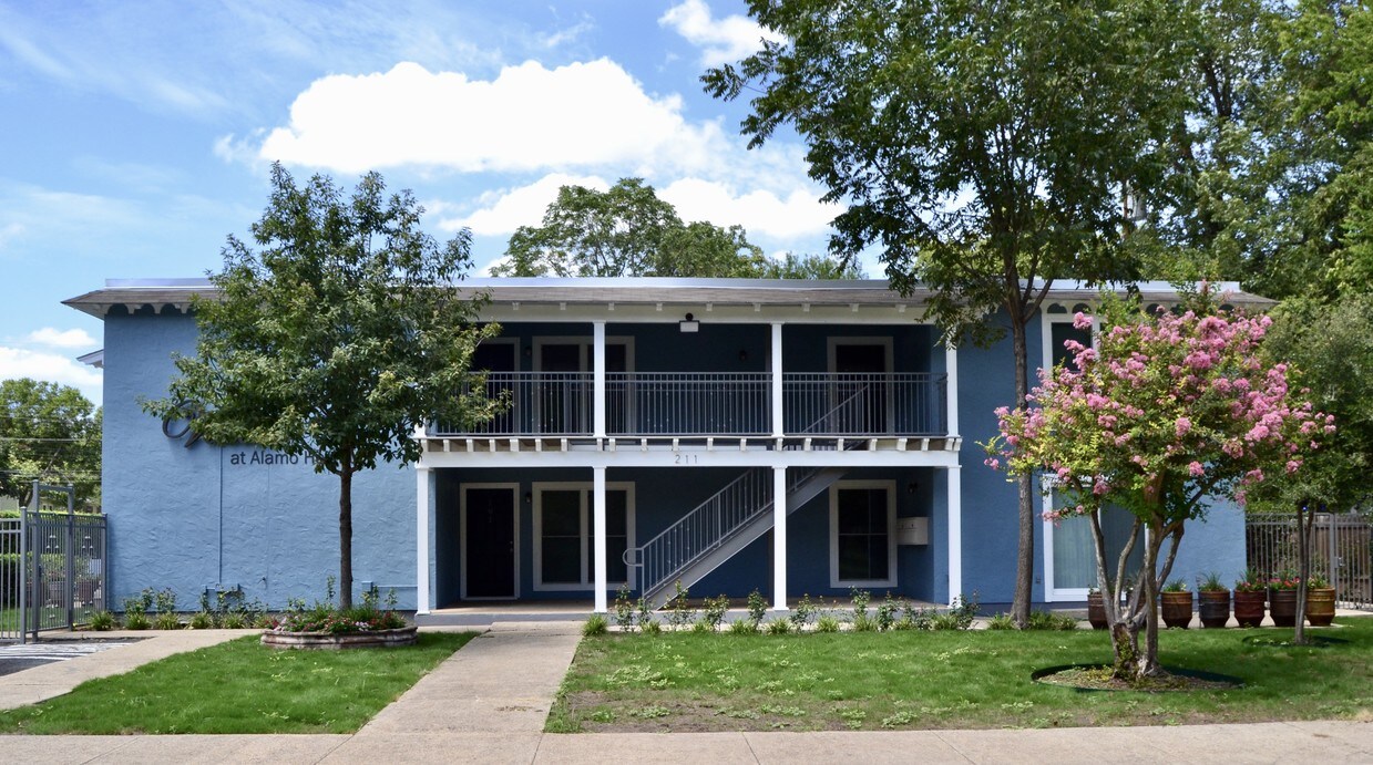 Primary Photo - Villas at Alamo Heights