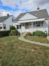 Building Photo - 736 Garfield Ave