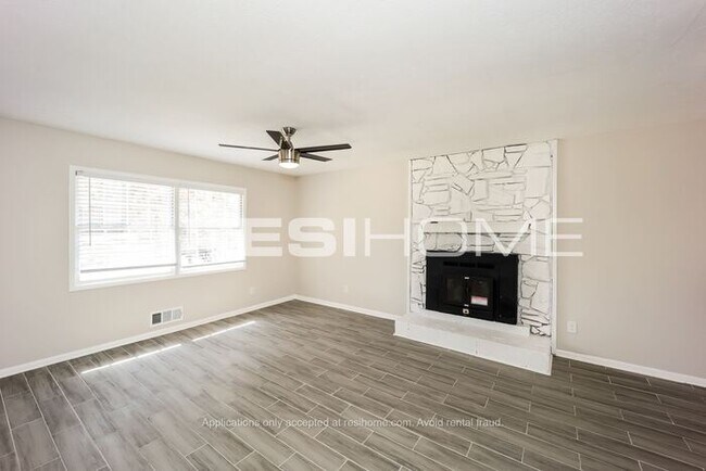 Foto del edificio - 440 Johnson Rd