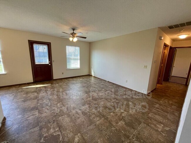 Building Photo - 706 E Scott Wayne Dr