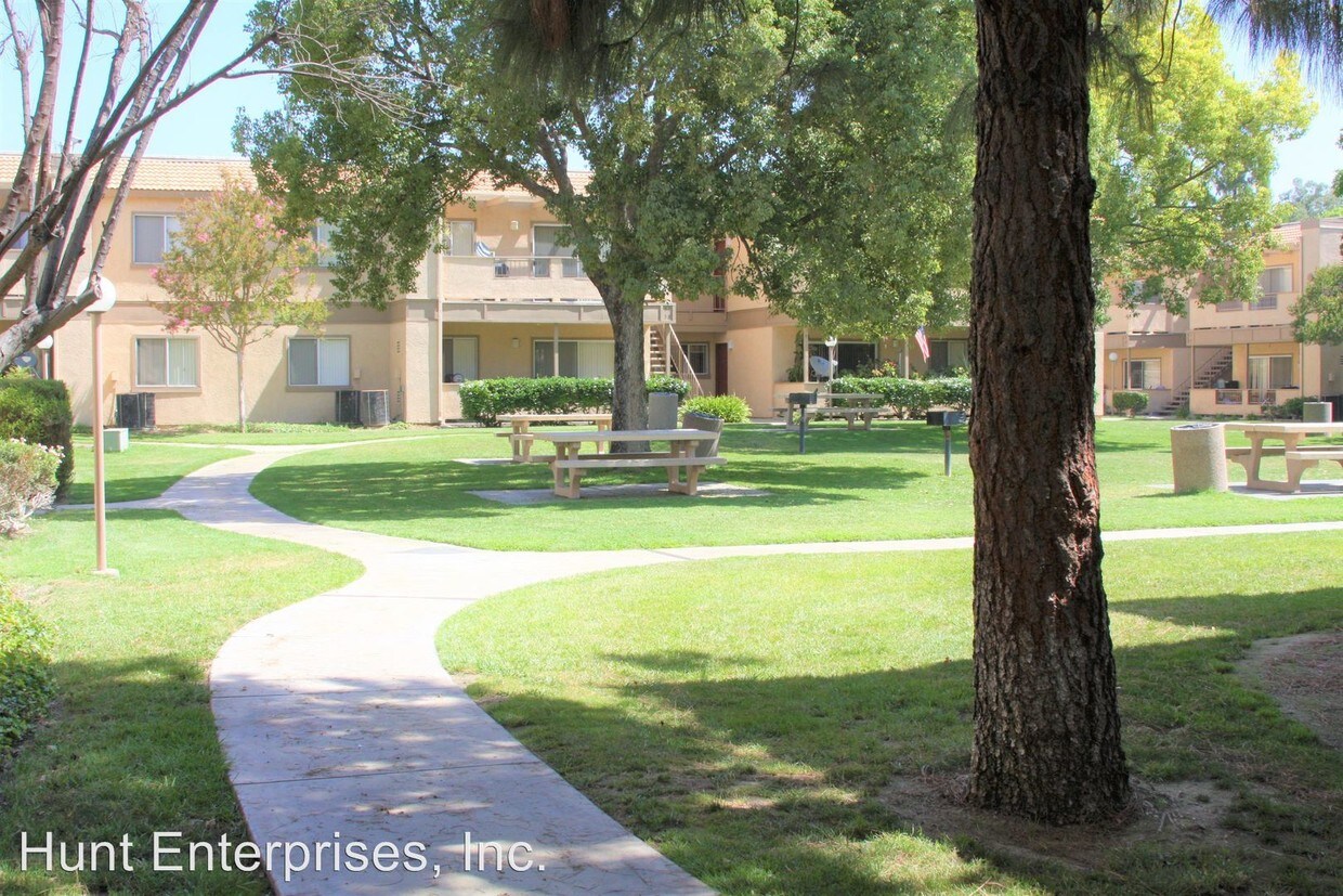 Building Photo - 8945 Juniper Ave