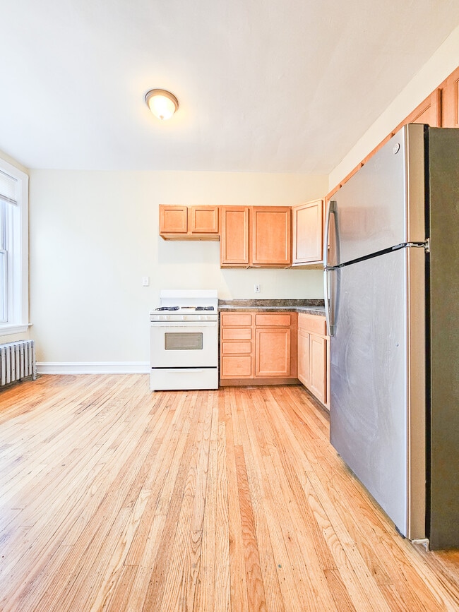 Building Photo - 4719 W Belmont Ave