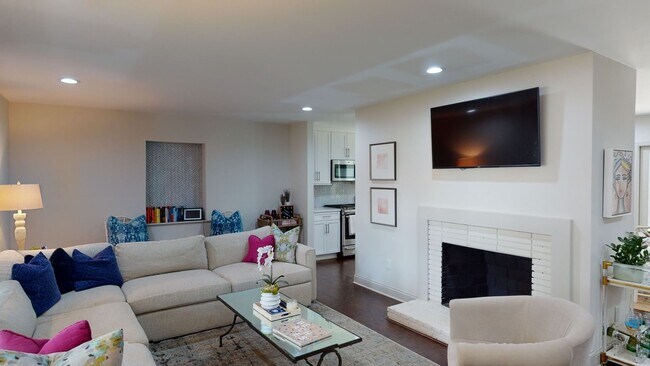 Building Photo - 1329 Mockingbird Ln