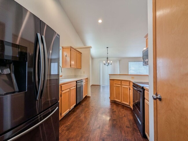 Foto del edificio - Beautiful 3 bed, 2 bath Rambler with fully...