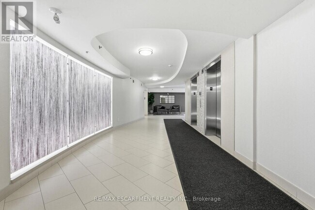 Building Photo - 3060 Rotary Way