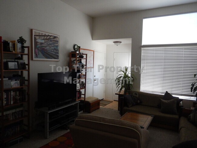 Foto del edificio - ****Beautiful 2 bed/2 bath Townhouse in Carlsbad - Great Location - Available 06/21****