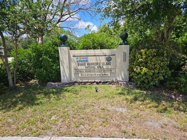 Building Photo - Miramar 6141