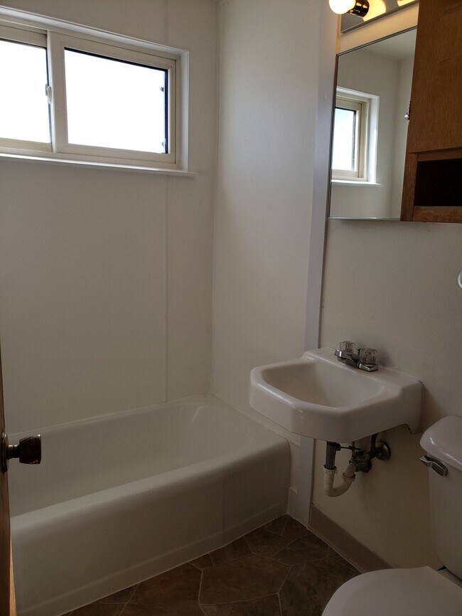 Building Photo - 1308 Rollins Ave