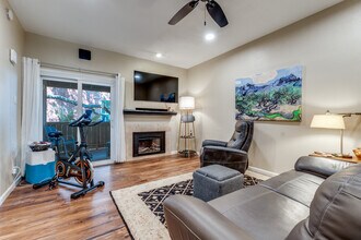 Building Photo - 8601 Park Ln