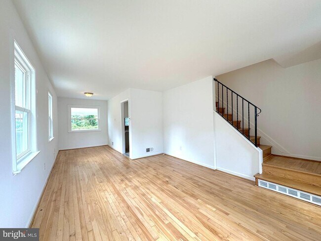 Foto del edificio - 5700 Fenwick Dr