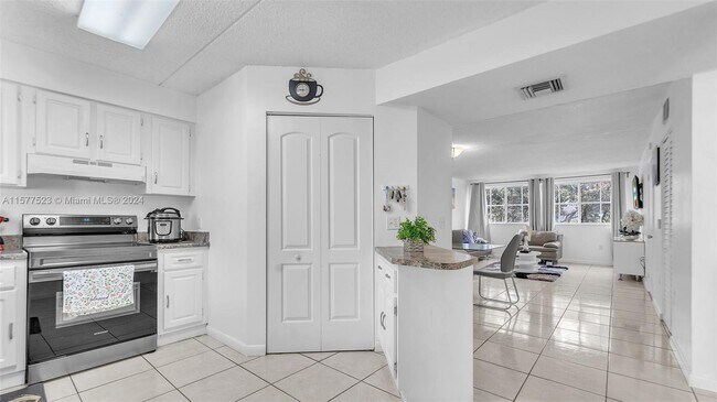 Foto del edificio - 6065 NW 186th St