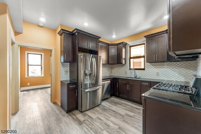 Building Photo - 116 Paine Ave