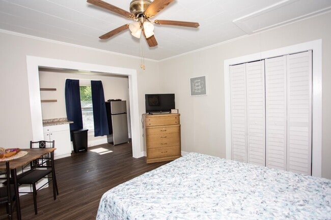 Building Photo - 111 Summit St