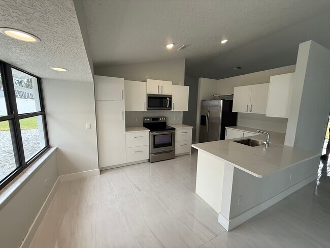 Building Photo - 3/2 plus office-Windermere Home