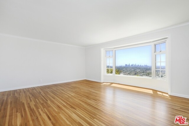 Building Photo - 2675 Glendower Ave