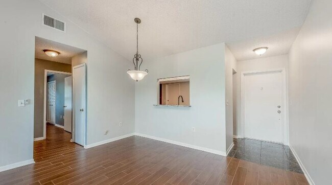 Building Photo - 10652 Wyndcliff Dr