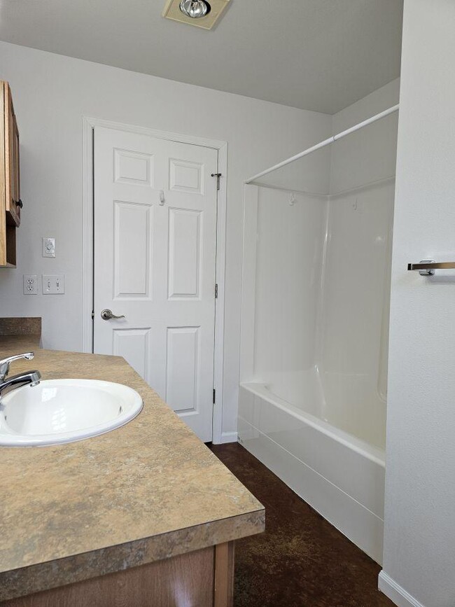 Building Photo - 2 bedroom in Billings MT 59102