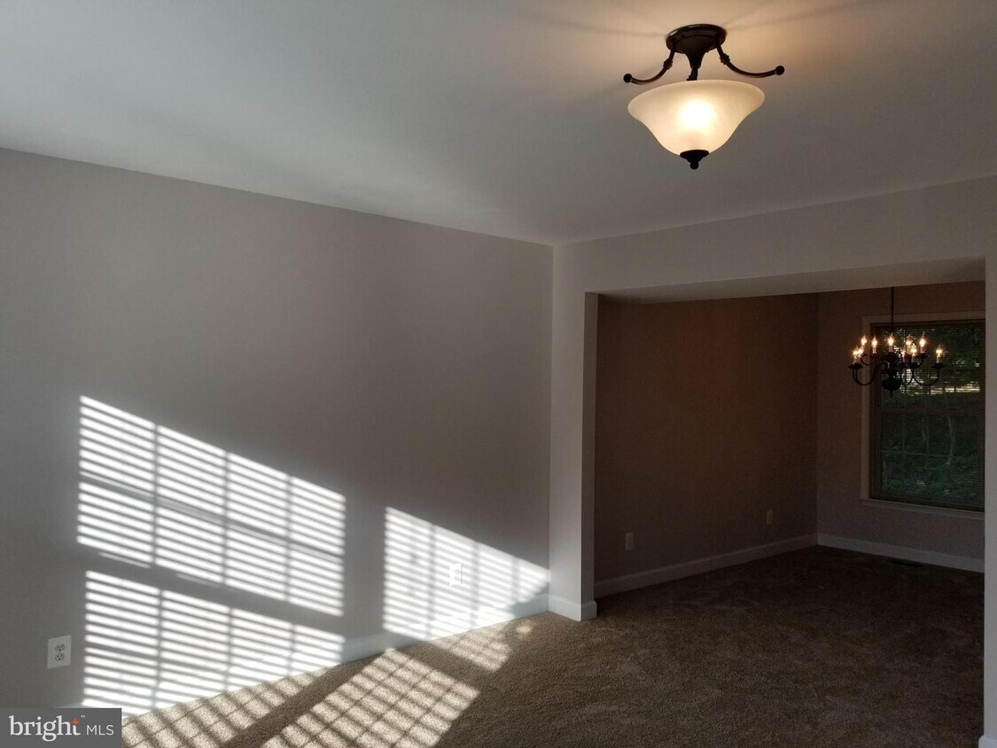 Foto principal - 7955 Innkeeper Dr