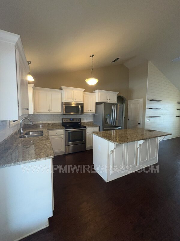 Building Photo - 229 Lace Dr