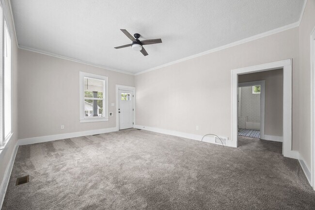 Building Photo - Charming 3-bedroom, 1-bath brick bungalow ...