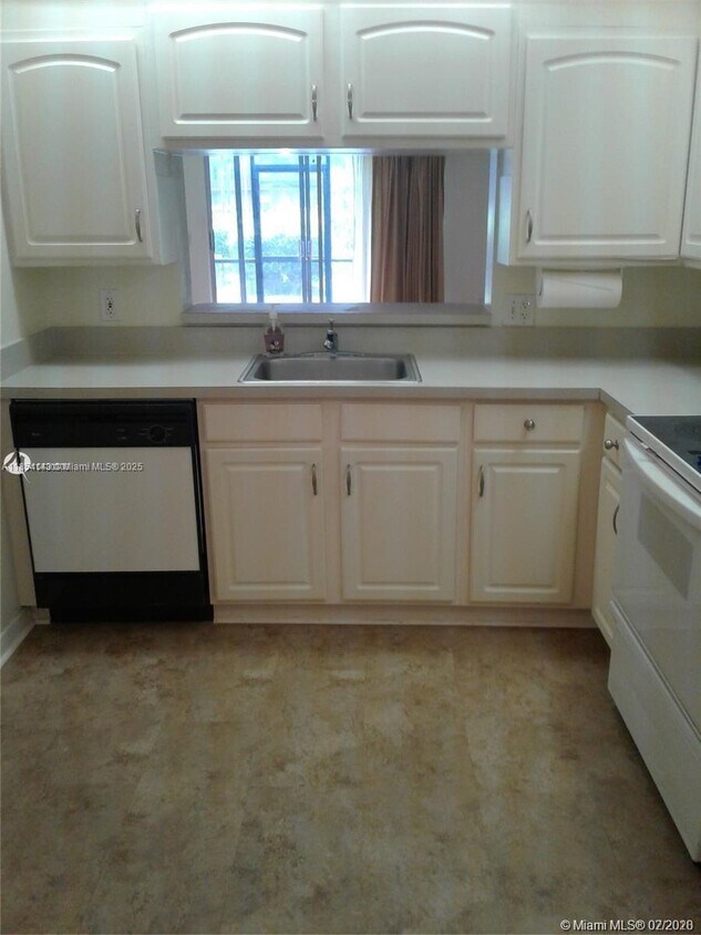 Foto principal - 701 SW 142nd Ave