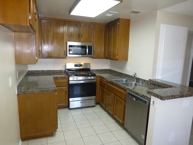 Foto del edificio - 6096 Terrace Ln