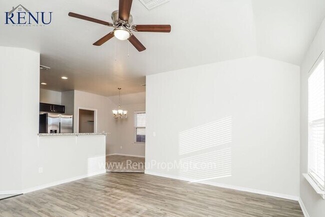 Building Photo - Available NOW! Nice 3 Bedroom House in Okl...