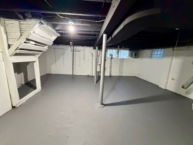 Foto del edificio - 3 bedroom 1 bath for lease- Section 8 ready