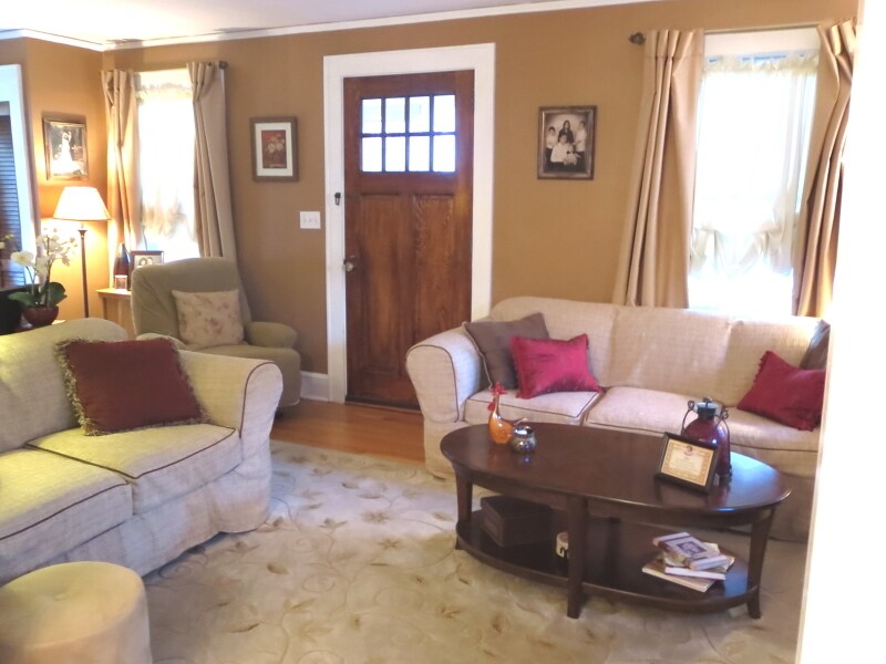 Living Room - 62 Kent Place Blvd