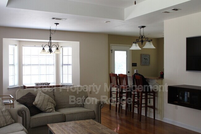 Building Photo - 205 Wylie Dr