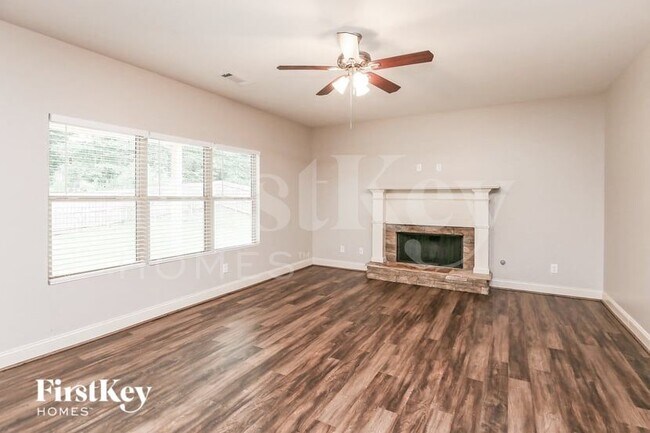 Building Photo - 835 Sassafras Ln