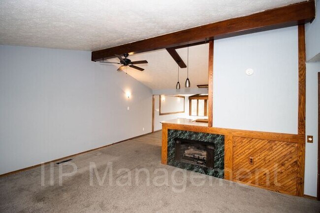 Foto del edificio - Spacious and Unique 2BD Ranch Home in Nort...
