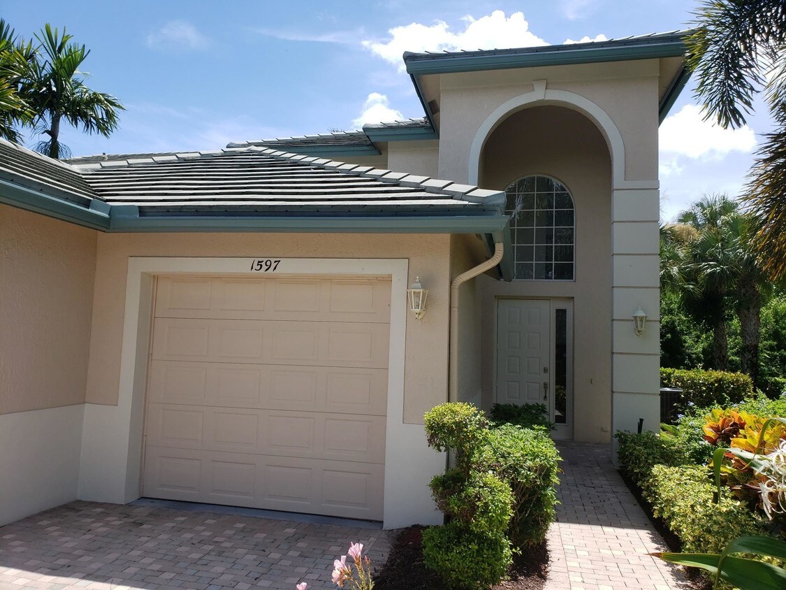 Foto principal - 1597 SE Prestwick Ln