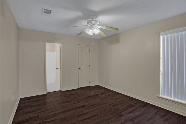 Foto del edificio - 101 Fairfax Cir