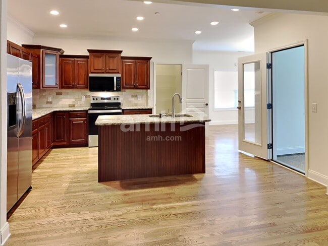 Foto del edificio - 1030 Spring Creek Dr