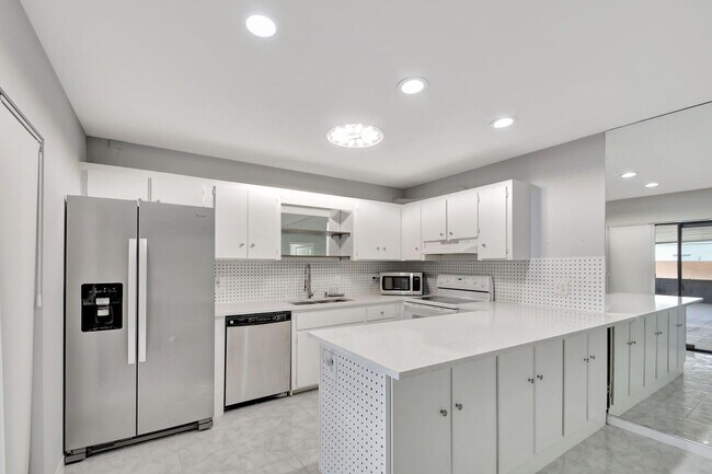 Foto del edificio - 4185 Turnberry Cir