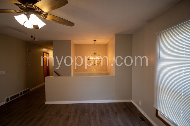 Building Photo - Spacious Omaha Home